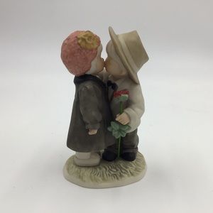 Kim Anderson Enesco 1999 Love Endures Figurine